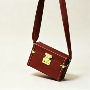 Heritage Box Bag, scarlet shoulder carry view