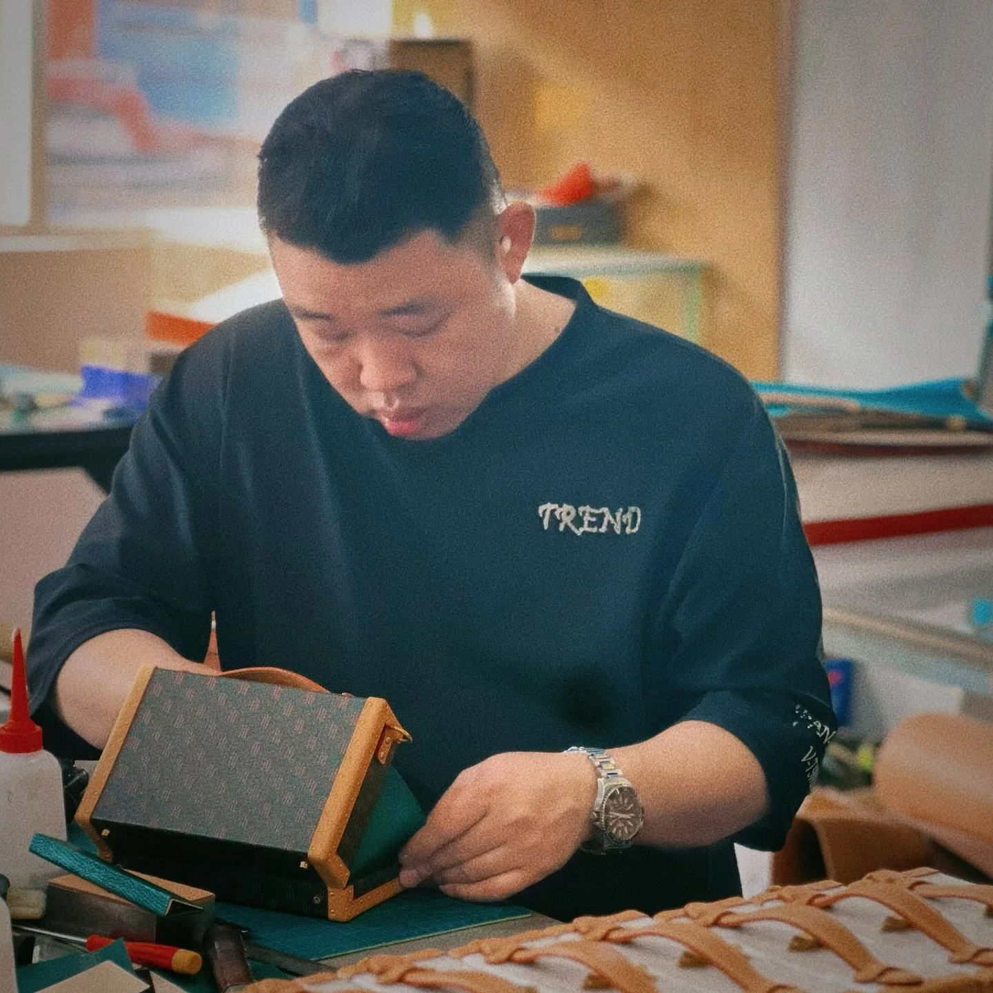 Detail from the Pusu Atelier workshop during case making