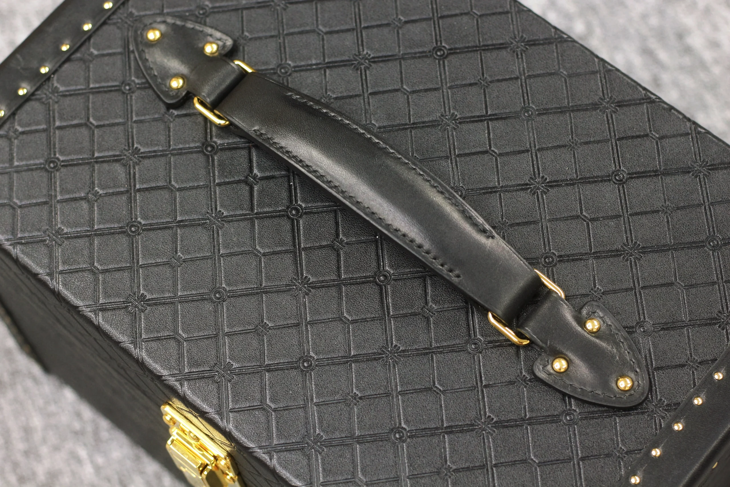 black-leather-tea-storage-trunk