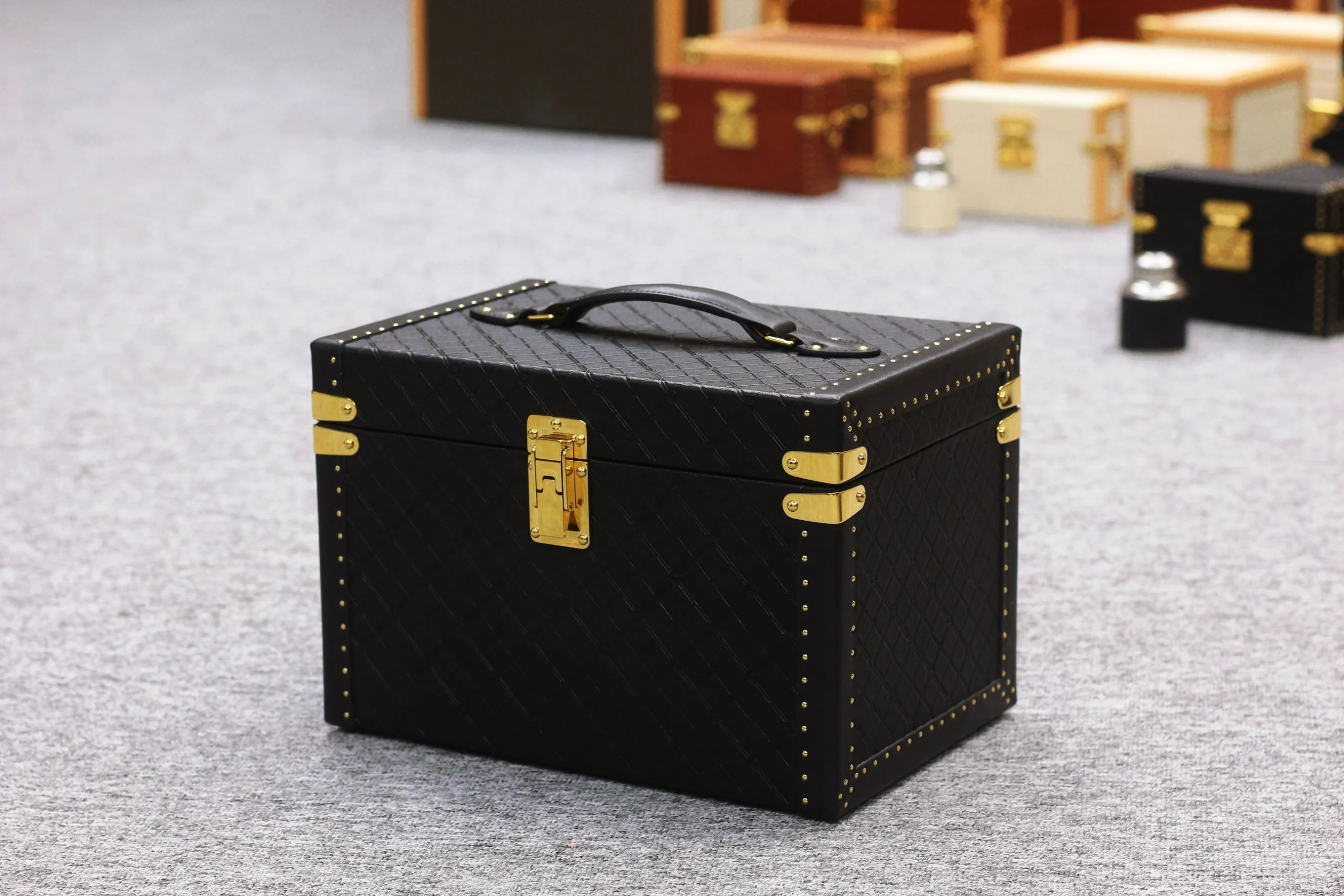 black-leather-tea-storage-trunk